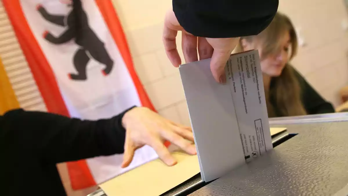 Auch in Berlin wird gewählt. (Symbolbild) - Bild: Wolfgang Kumm/dpa