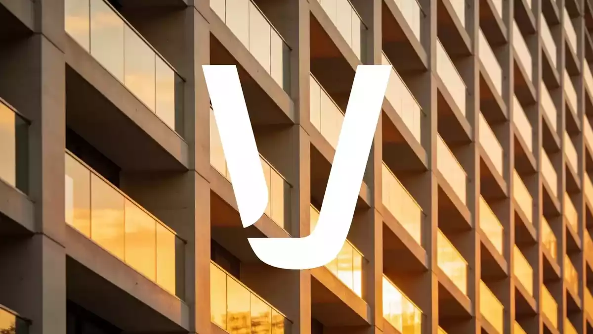 Vonovia Analyst Targets Diverge by €9.50 as Debt Cuts Dominate