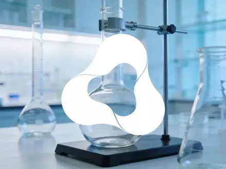 Abstrakte Darstellung eines modernen Biotechnologie-Labors mit Fokus auf wissenschaftlichem Fortschritt und Wachstum. - Foto: über boerse-global.de