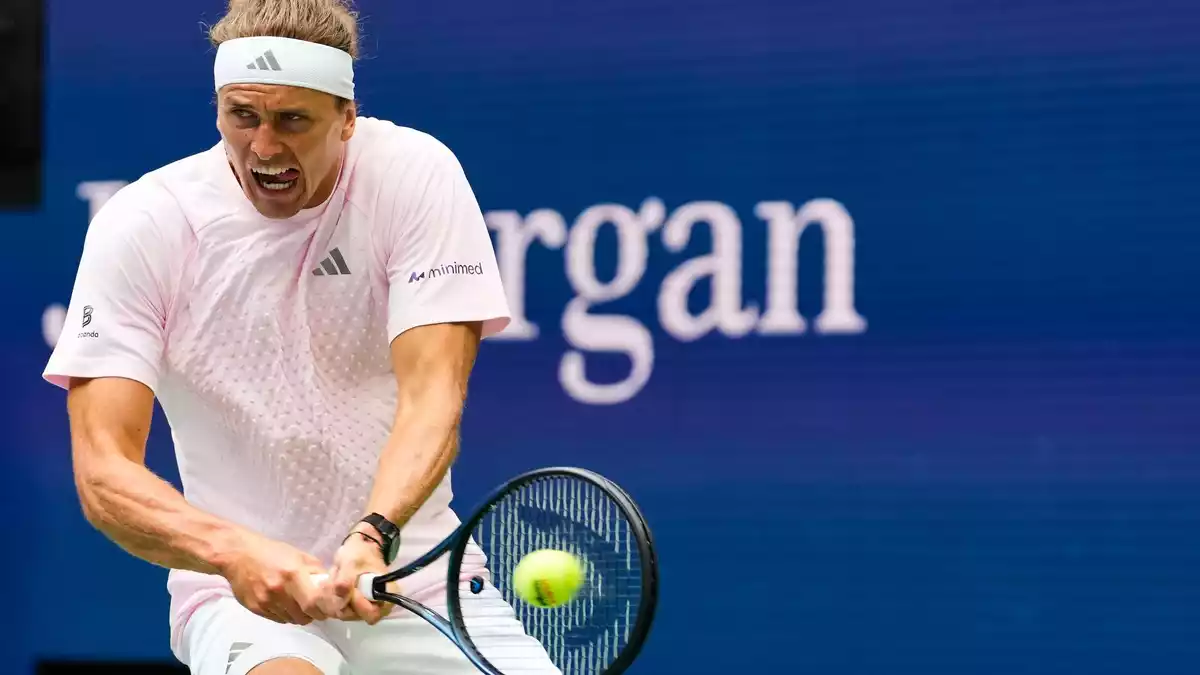 Alexander Zverev spricht bei den US Open über die Tücken der Bälle. (Archivbild) - Bild: Yuki Iwamura/AP/dpa