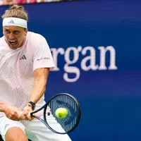 Alexander Zverev spricht bei den US Open über die Tücken der Bälle. (Archivbild) - Foto: Yuki Iwamura/AP/dpa