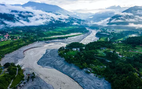 Die Flut hatte enorme Schlammmassen mit sich gebracht.  - Foto: Ambir Tolang/JNA via ZUMA Press Wire/dpa