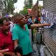 Viele Menschen werden immer noch vermisst.  - Bild: Dar Yasin/AP/dpa
