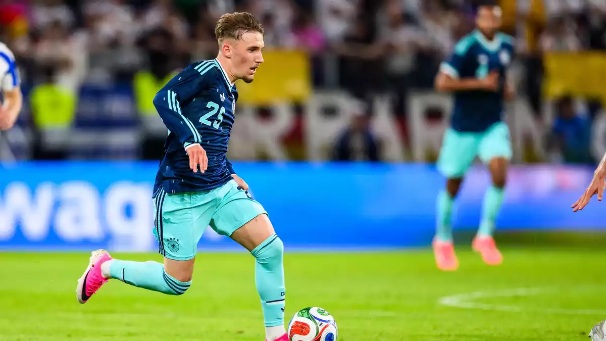 Nach seinem Kurz-Comeback für den FC Bayern will Lennart Karl schnellstmöglich auch wieder im Nationaltrikot auflaufen. (Archivbild) - Bild: Tom Weller/dpa