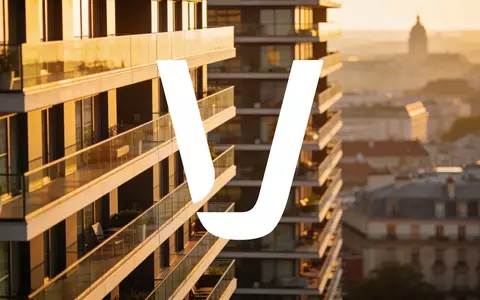 Moderne Wohnarchitektur bei Sonnenuntergang als Symbol für den Immobilienmarkt. - Foto: über boerse-global.de