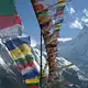 Heilige Orte in Nepal und Tibet sind ein berühmtes Pilgerziel. - Bild: Elisa Schu/dpa