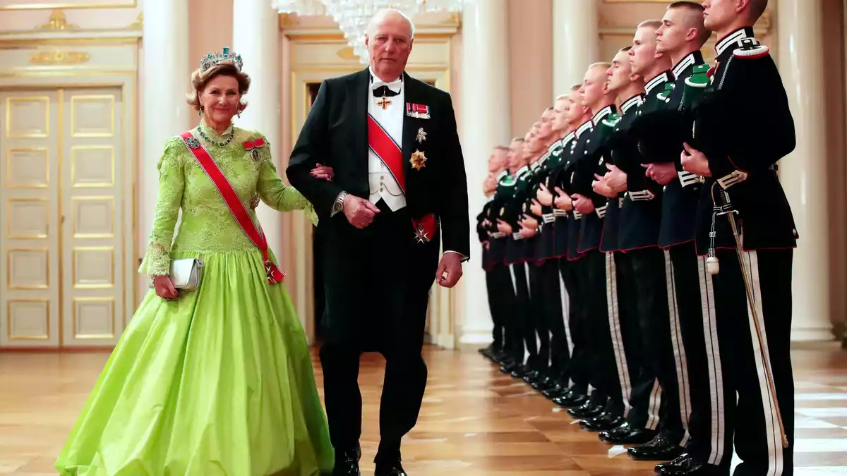 Eine ganz große Liebe: Königin Sonja und König Harald V. (Archivbild) - Bild: Haakon Mosvold Larsen/NTB scanpix via AP/dpa