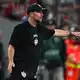 «Das ist hart.» Immer dasselbe Gefühl für Stuttgarts Trainer Sebastian Hoeneß gegen den FC Bayern.  - Bild: Sven Hoppe/dpa