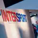 Intersport hat bereits mehr als 50 neue Geschäfte eröffnet. (Archivbild) - Bild: Felix Kästle/dpa