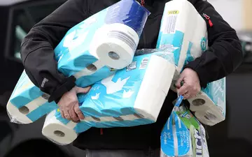 Ein US-Verband warnt Verbraucher vor Hamsterkäufen - trotz drohender Preissteigerungen. (Symbolbild) - Foto: Rene Traut/dpa