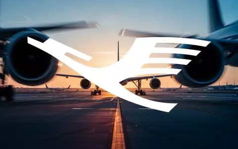 Abstrakte Darstellung eines modernen Flughafens bei Sonnenuntergang mit Fokus auf Luftfahrt-Atmosphäre. - Foto: über boerse-global.de