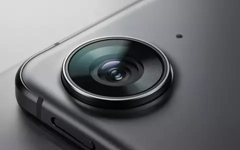 Nahaufnahme eines modernen Smartphone-Kameramoduls mit präziser Optik und hochwertigem Gehäuse in einer professionellen Studioaufnahme. - Foto: über boerse-global.de