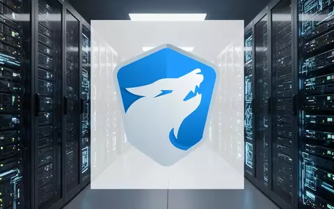 Modernes Rechenzentrum mit leuchtenden Server-Racks als Symbol für digitale Infrastruktur. - Foto: über boerse-global.de