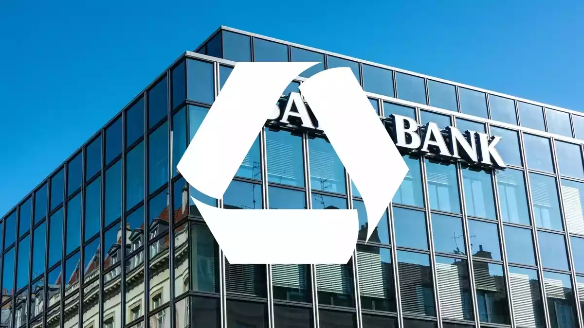 Commerzbank Chairman Demands Review of German Takeover Rules Amid UniCredit Battle