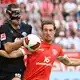 Paderborns Pieringer und Kohr von Mainz 05 lieferten sich ein umkämpftes Duell. - Bild: Torsten Silz/dpa