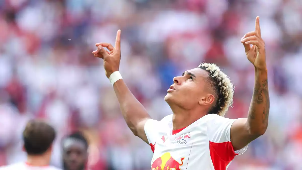 Antonio Nusa (RB Leipzig) jubelt nach seinem Traumtor.  - Bild: Jan Woitas/dpa