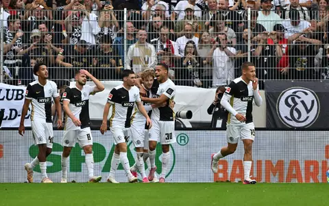 Welch ein furioser Bundesliga-Start der SV Elversberg. - Foto: Harald Tittel/dpa