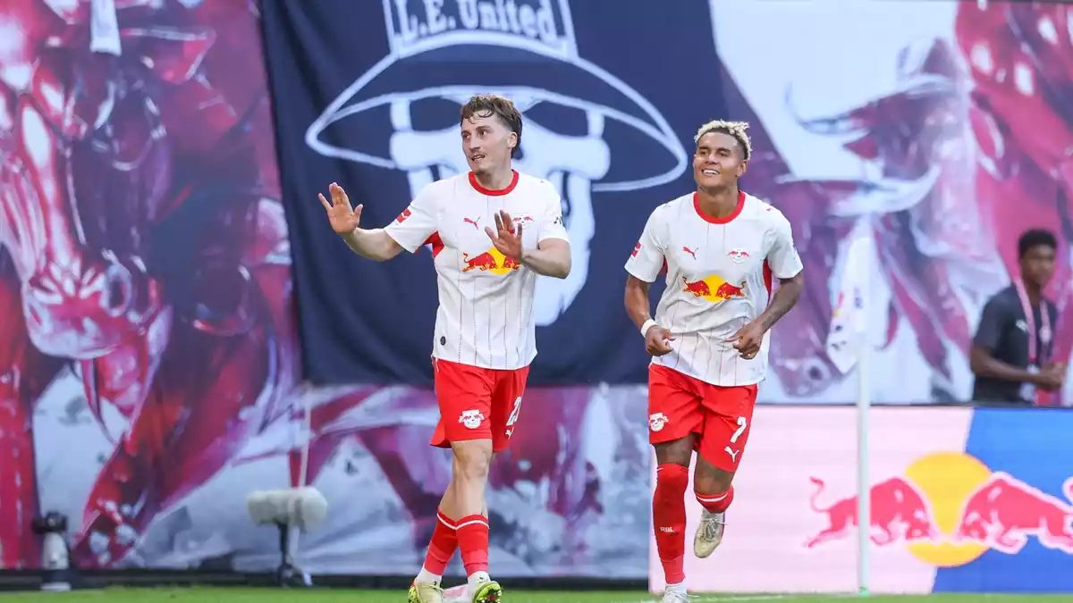 Rocco Reitz (l) traf gegen seinen Ex-Club. - Bild: Jan Woitas/dpa