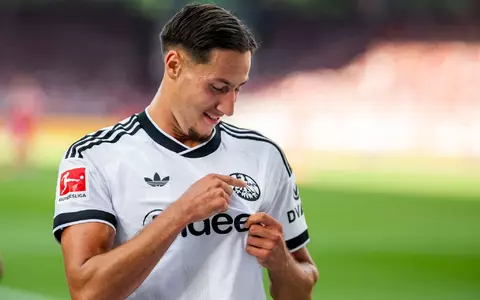 Drei Tore zum Saisonauftakt: Younes Ebnoutalib ist der Eintracht-Mann des Spiels. - Foto: Julius Frick/dpa