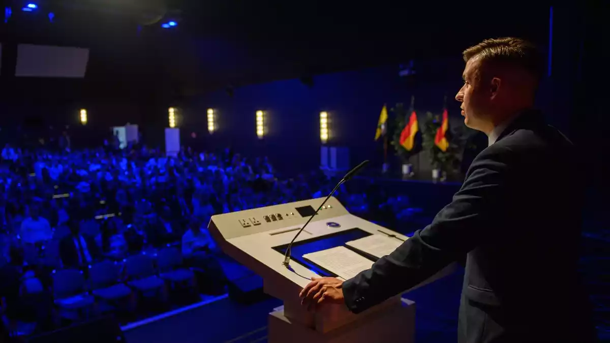 GD-Chef Jean-Pascal Hohm, der auch im AfD-Bundesvorstand sitzt, ruft die AfD-Jugend dazu auf, sich in «Notwehrsituationen» gegen politische Gegner zu verteidigen.  - Bild: Klaus-Dietmar Gabbert/dpa
