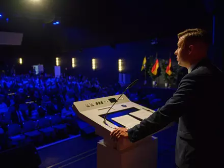 GD-Chef Jean-Pascal Hohm, der auch im AfD-Bundesvorstand sitzt, ruft die AfD-Jugend dazu auf, sich in «Notwehrsituationen» gegen politische Gegner zu verteidigen.  - Foto: Klaus-Dietmar Gabbert/dpa