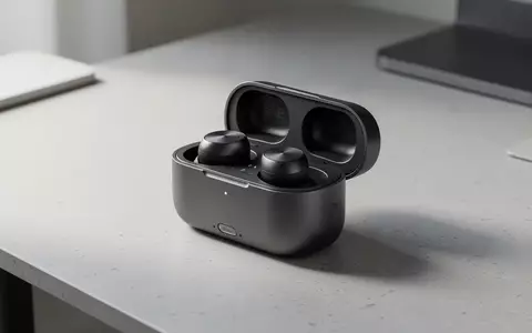 Ein minimalistisches, mattes Lade-Case für Earbuds auf einer sauberen Schreibtischoberfläche bei natürlichem Licht. - Foto: über boerse-global.de