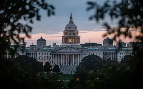 Neoklassizistische Regierungsgebäude in Washington D.C. bei Dämmerung. - Foto: über boerse-global.de