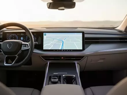 Modernes Armaturenbrett eines Autos mit digitalem Display in einer minimalistischen Innenraumgestaltung. - Foto: über boerse-global.de