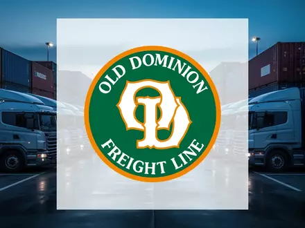 Ein weitläufiges Logistikzentrum mit parkenden Lastwagen bei Dämmerung, das eine vorsichtige Marktstimmung symbolisiert. - Foto: über boerse-global.de