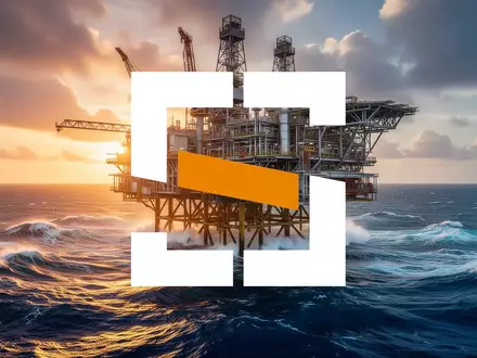 Eine weitläufige Offshore-Ölplattform auf stürmischer See bei Sonnenaufgang, die den Energiesektor symbolisiert. - Foto: über boerse-global.de
