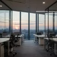 Ein leeres, modernes Büro bei Dämmerung, das die wirtschaftliche Belastung durch krankheitsbedingte Fehlzeiten symbolisiert. - Foto: über boerse-global.de