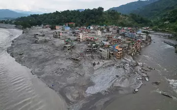 Die Flut hatte ganze Ortschaften verwüstet.  - Foto: Rajesh Kumar Singh/AP/dpa