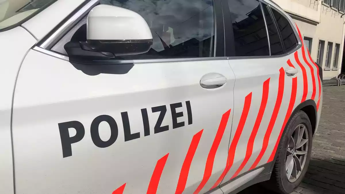 Es gibt einen Großeinsatz der Polizei.  - Bild: Christiane Oelrich/dpa