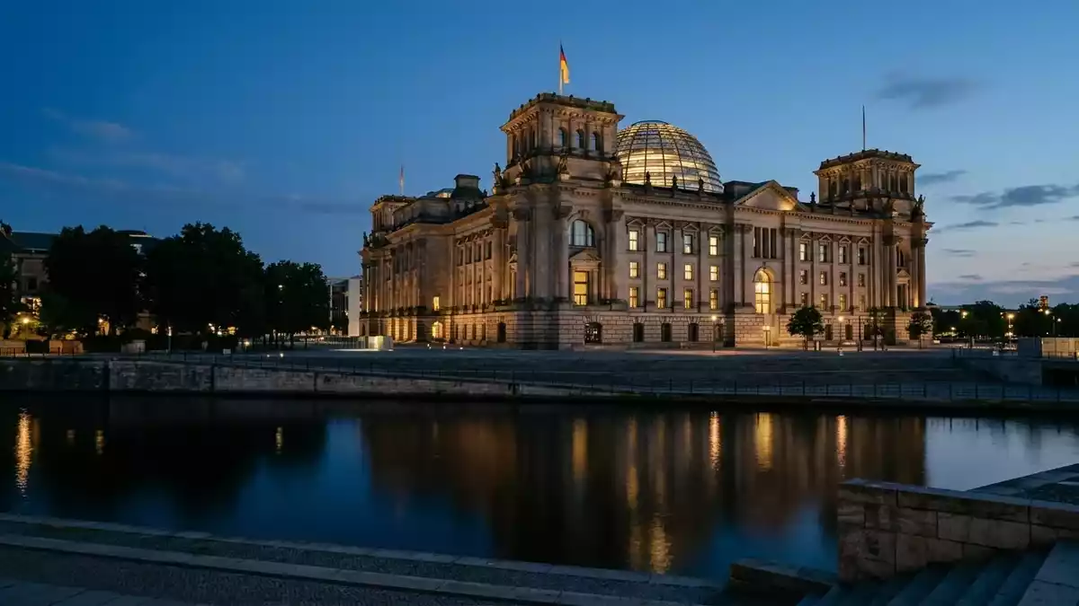 Bundestag stoppt Diätenerhöhung 2026: Bezüge und Reformdebatte