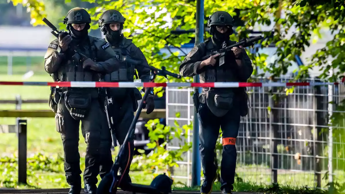Der DJ der betroffenen Veranstaltung ist von dem Geschehen tief betroffen - Bild: Michael Buholzer/KEYSTONE/dpa