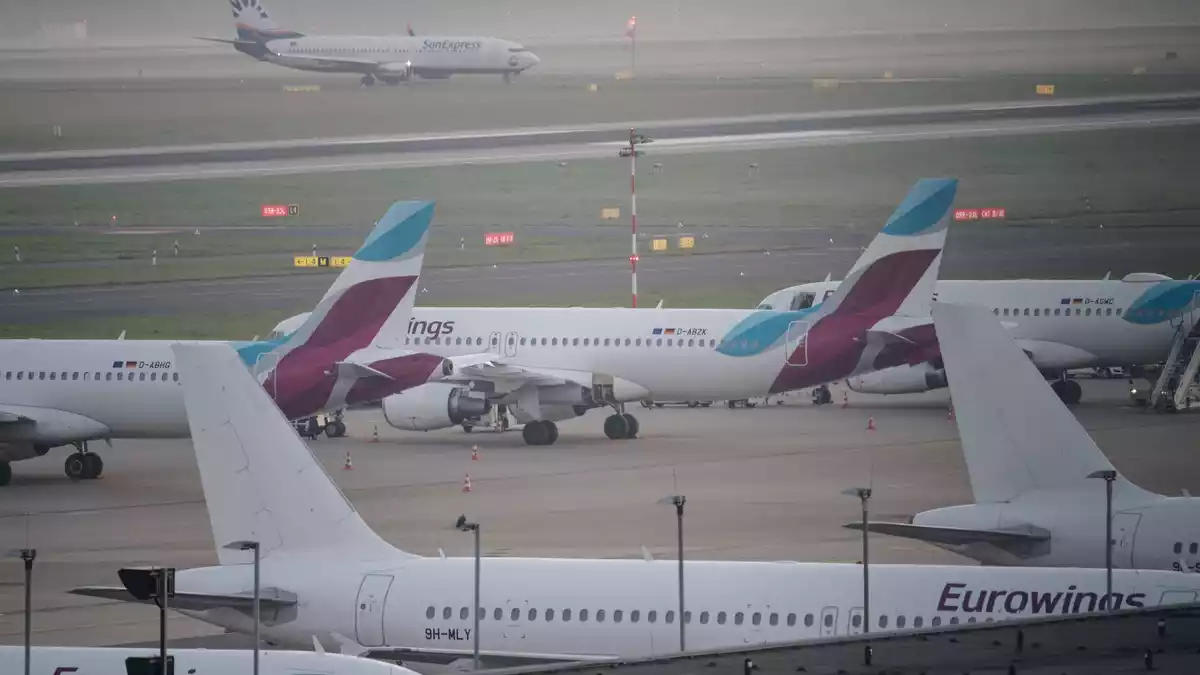 Eine Boeing im Auftrag von Eurowings auf dem Weg nach Mallorca landete nach Dampfentwicklung sicherheitshalber in Paris. (Symbolbild) - Bild: Henning Kaiser/dpa