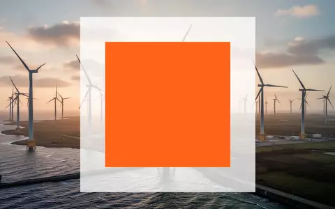 Moderne Windkraftanlagen in einer weitläufigen Landschaft bei goldenem Licht als Symbol für nachhaltige Energiewirtschaft. - Foto: über boerse-global.de