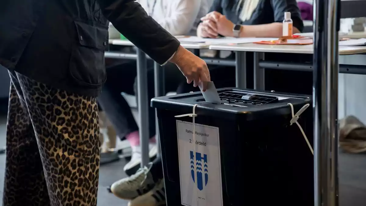 Das Ergebnis des EU-Referendums auf Island war mit Spannung erwartet worden.  - Bild: Marco Di Marco/AP/dpa