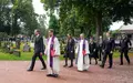 König Haakon (links) und seine Kinder kommen zum Trauergottesdienst. - Foto: Javad Parsa/NTB/AP/dpa
