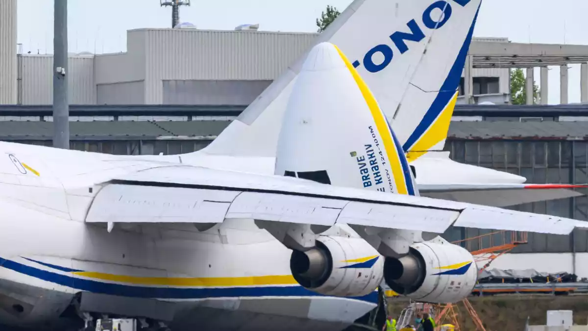 Bis heute hat sich die Bundesregierung nicht öffentlich dazu geäußert, wer aus ihrer Sicht hinter der Drohnen-Attacke auf dem Leipziger Flughafen steckt. (Archivbild)  - Bild: Hendrik Schmidt/dpa