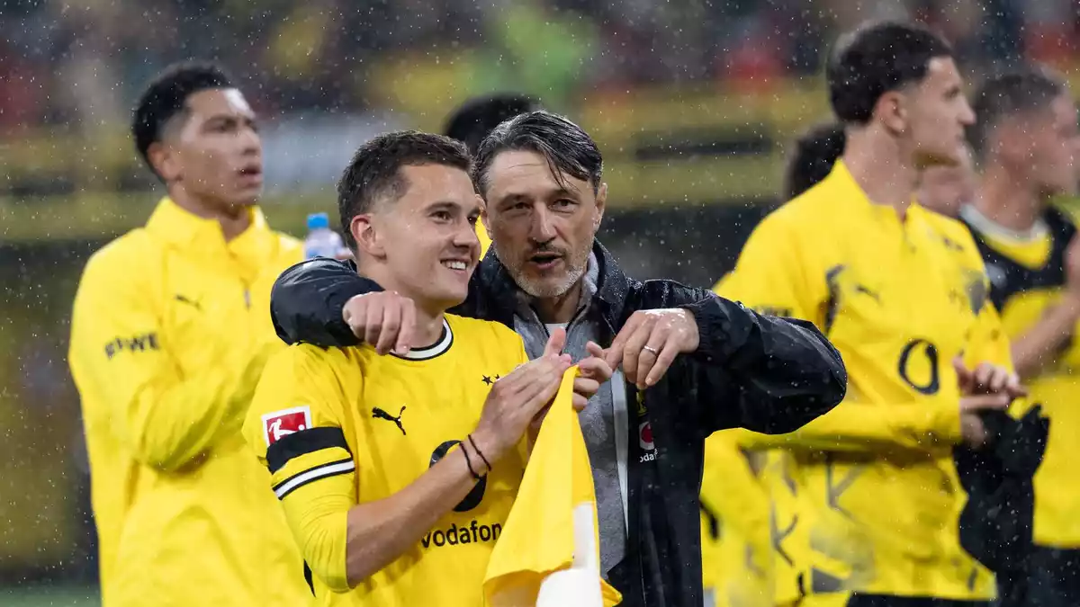 Mit Konstantinos Karetsas (l) konnte Niko Kovac sehr zufrieden sein. - Bild: Fabian Strauch/dpa