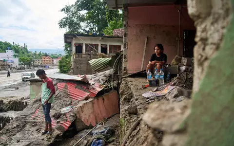 Viele Menschen haben durch die Flut alles verloren.  - Foto: Niranjan Shrestha/AP/dpa