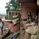 Viele Menschen haben durch die Flut alles verloren.  - Bild: Niranjan Shrestha/AP/dpa