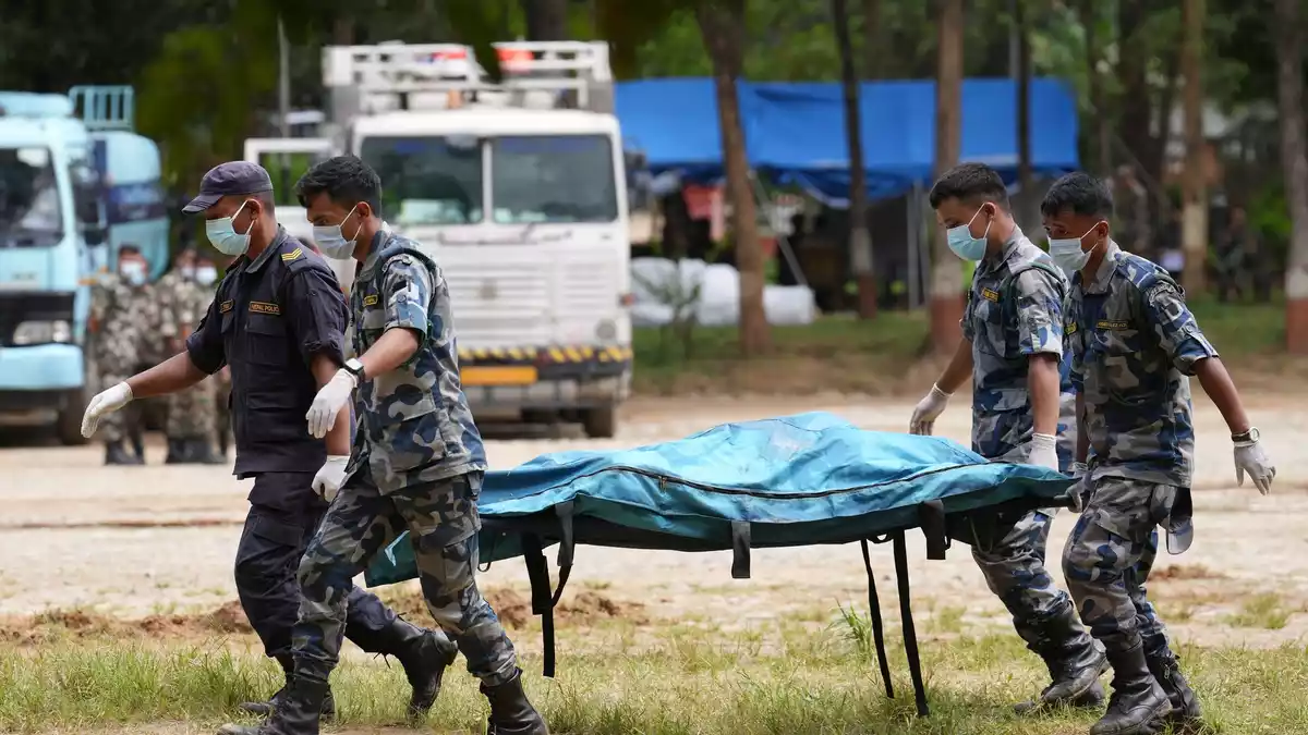 Die Zahl der Toten und Vermissten steigt immer weiter.  - Bild: Rajesh Kumar Singh/AP/dpa