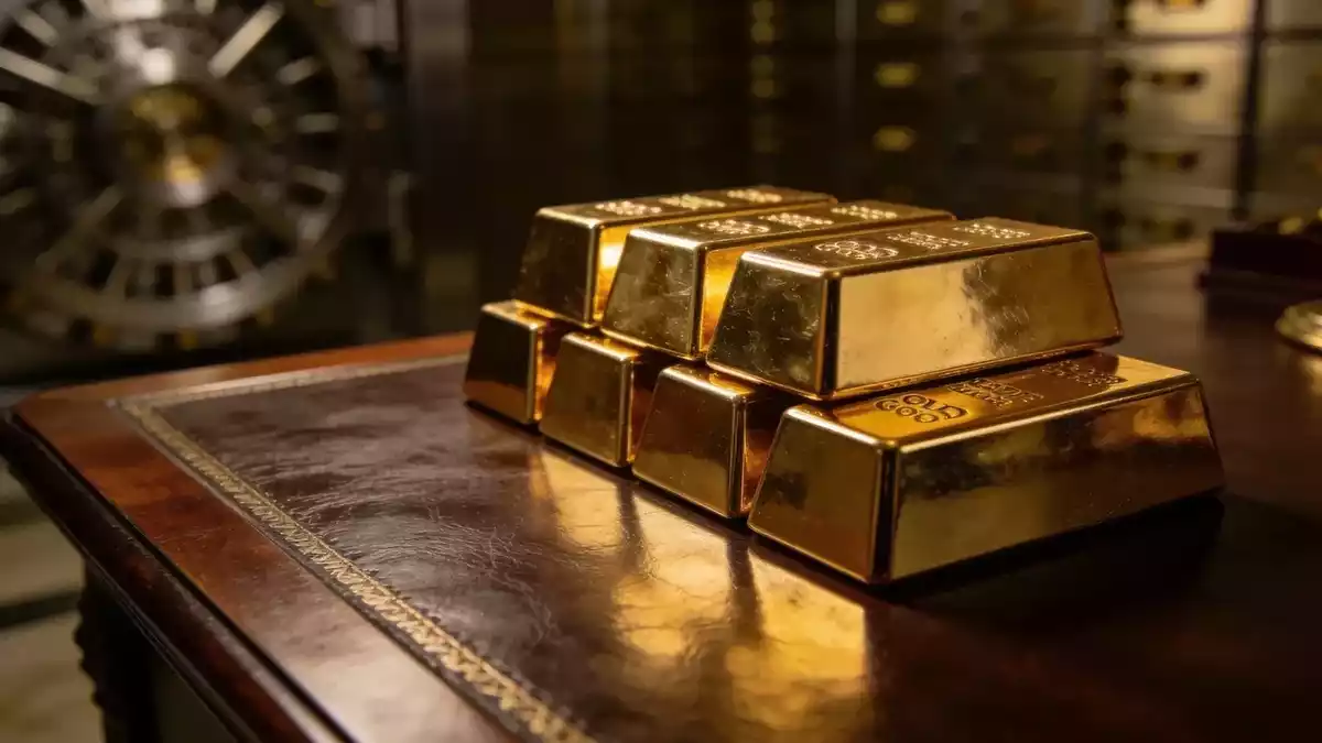Gold Vaults Run Dry as Fed Rate Hike Fears Trigger 3.2% Sell-Off