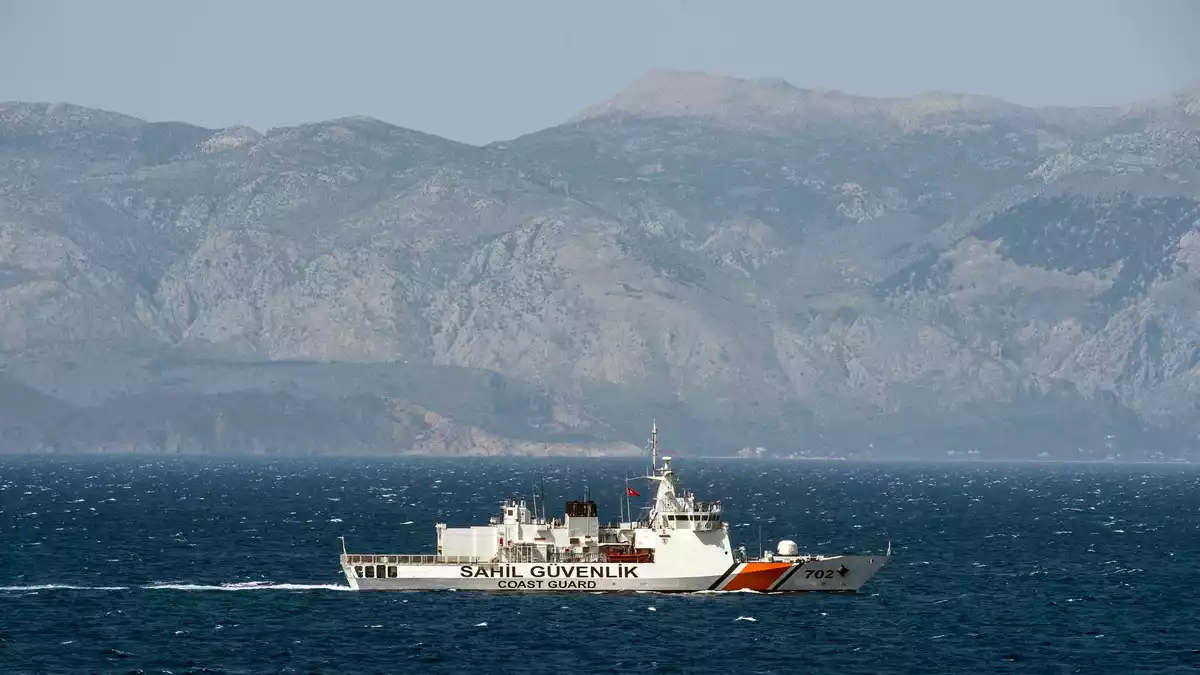 Die türkische Küstenwache hilft bei der Rettung. (Archivbild) - Bild: John Macdougall/dpa
