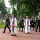 König Haakon (links) und seine Kinder sowie Königin Sonja kommen zum Gedenkgottesdienst. - Bild: Javad Parsa/NTB/AP/dpa