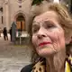 Gottesdienst-Besucherin Elisabeth Stolpe kämpft mit den Tränen. - Bild: Julia Wäschenbach/dpa
