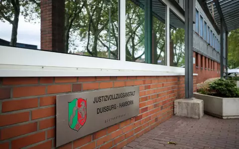Die JVA Duisburg-Hamborn: Hier floh ein Häftling über das Dach. - Foto: Christoph Reichwein/dpa