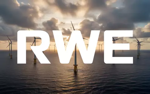 Moderne Windkraftanlagen auf dem offenen Meer bei Sonnenuntergang als Symbol für erneuerbare Energien. - Foto: über boerse-global.de